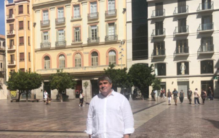 La Málaga Cultural que vuelve en 2022. Arquitecto Manuel Navarro en la Plaza de la Constitución.