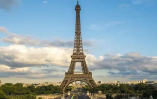 La Torre Eiffel: Un Icono de Ingeniería y Elegancia Parisina - Arquiteco en Málaga Manuel Navarro