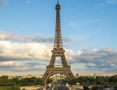 La Torre Eiffel: Un Icono de Ingeniería y Elegancia Parisina