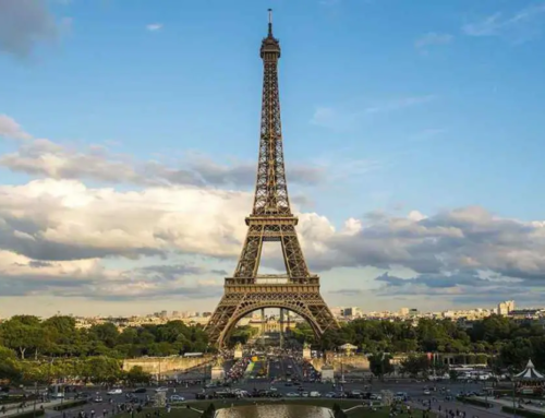 La Torre Eiffel: Un Icono de Ingeniería y Elegancia Parisina